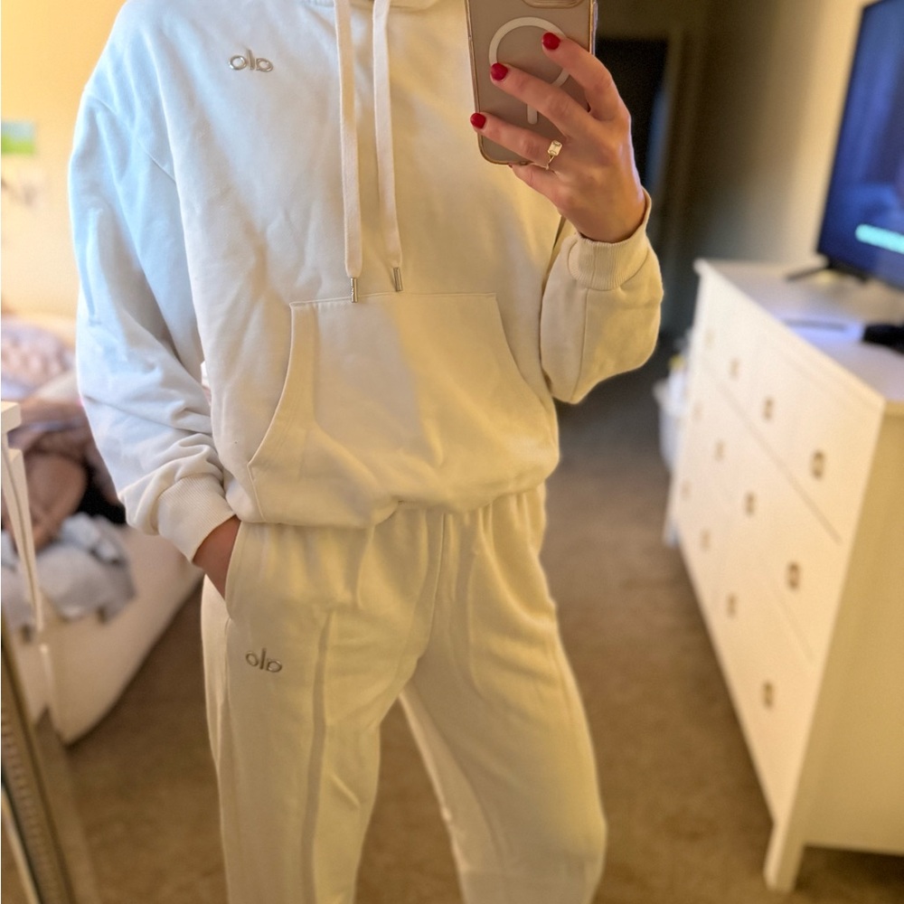 ALO Yoga Women's Cream Joggers